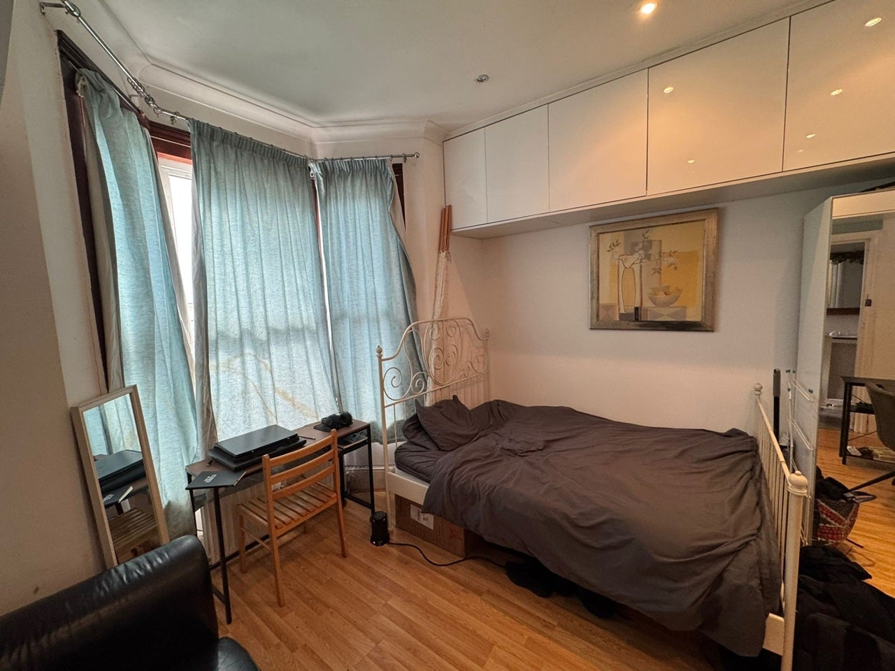 Room Steele Road in Greater London