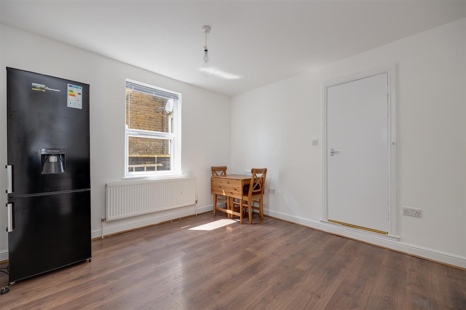 Flat Lonsdale Road in Greater London