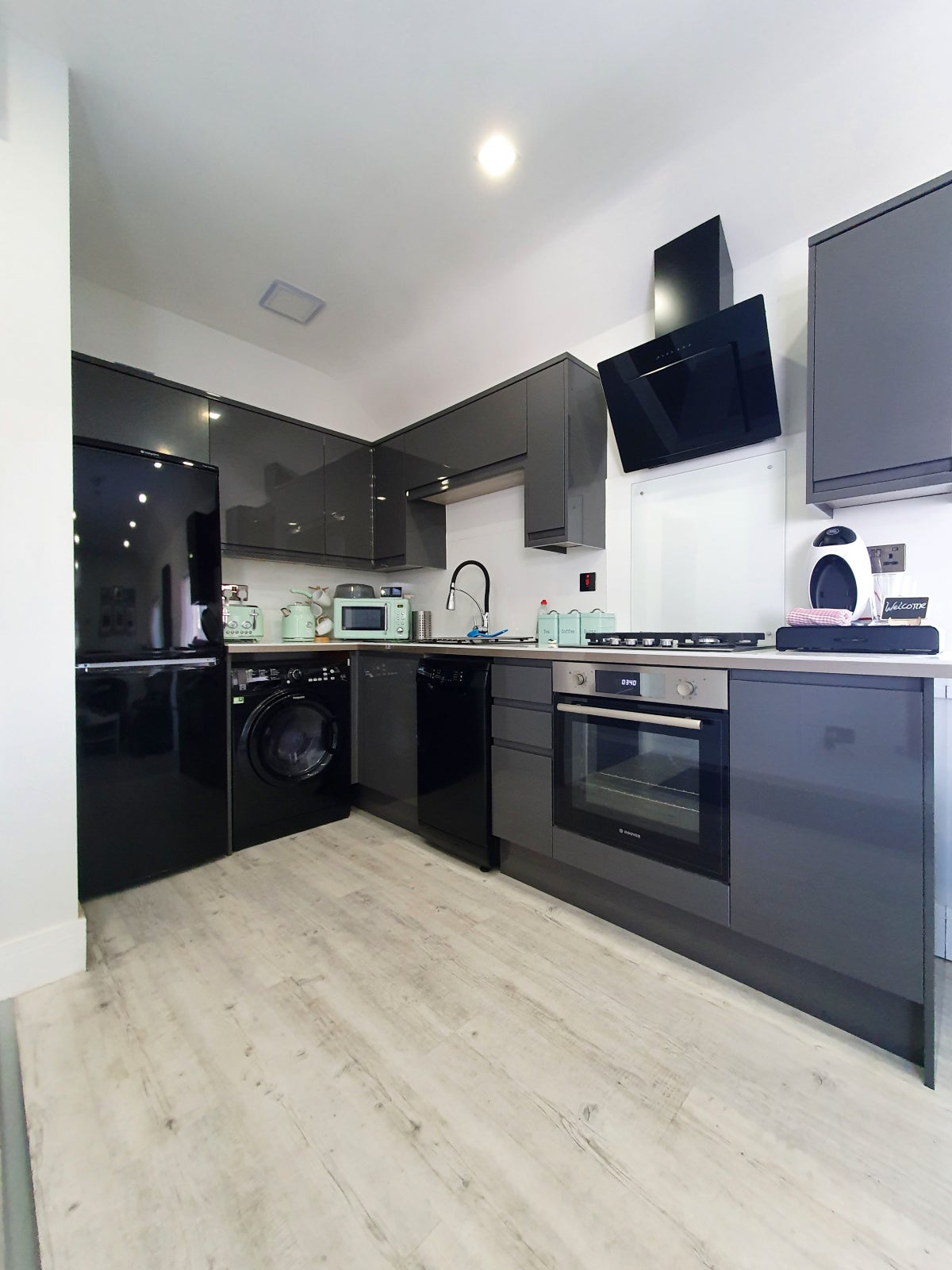 Flat Mackintosh Place in Cardiff