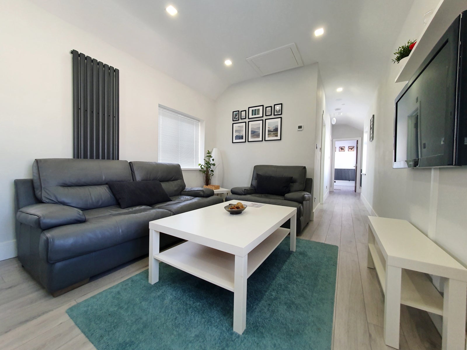 Flat Mackintosh Place in Cardiff
