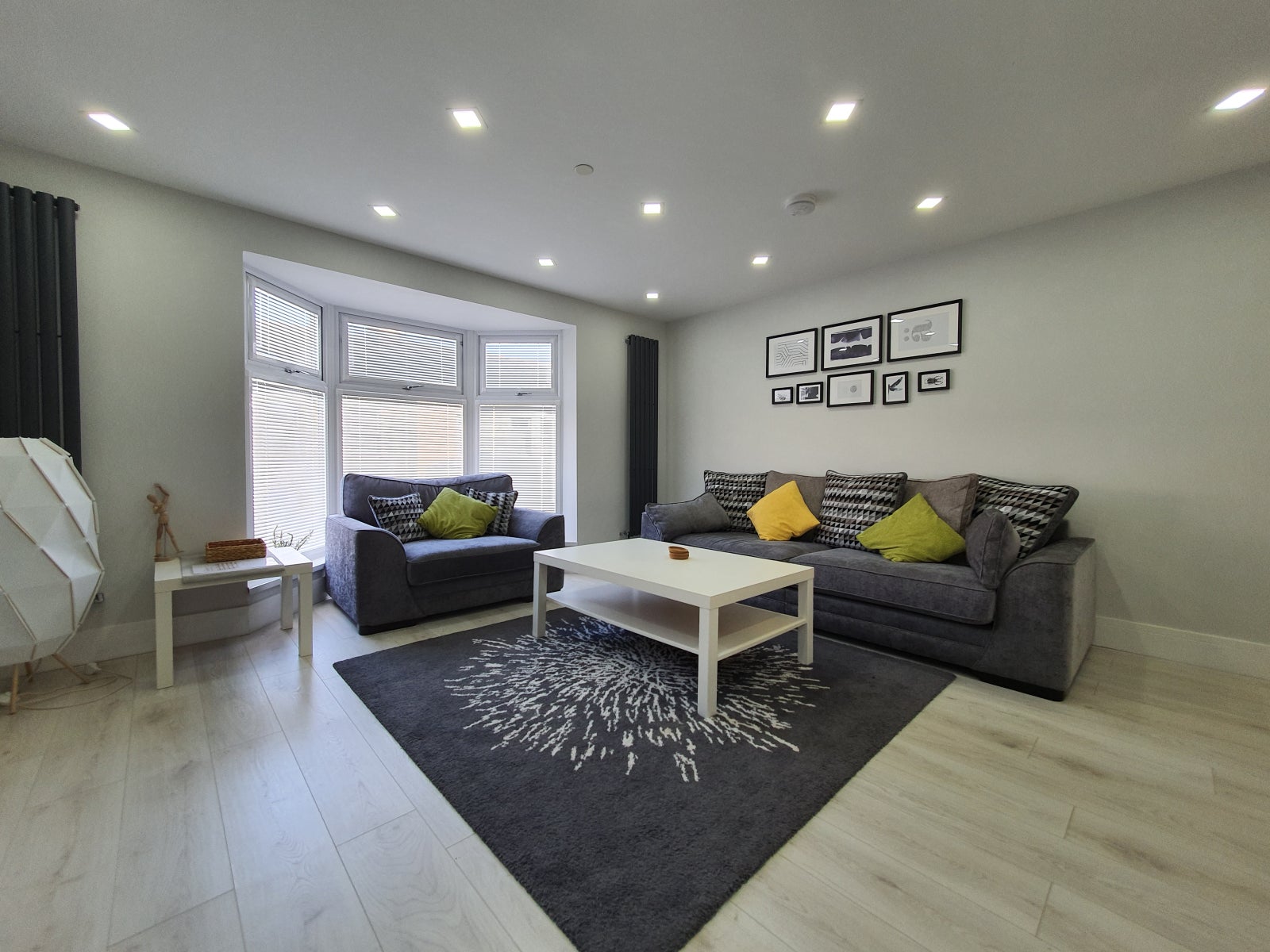 Flat Mackintosh Place in Cardiff