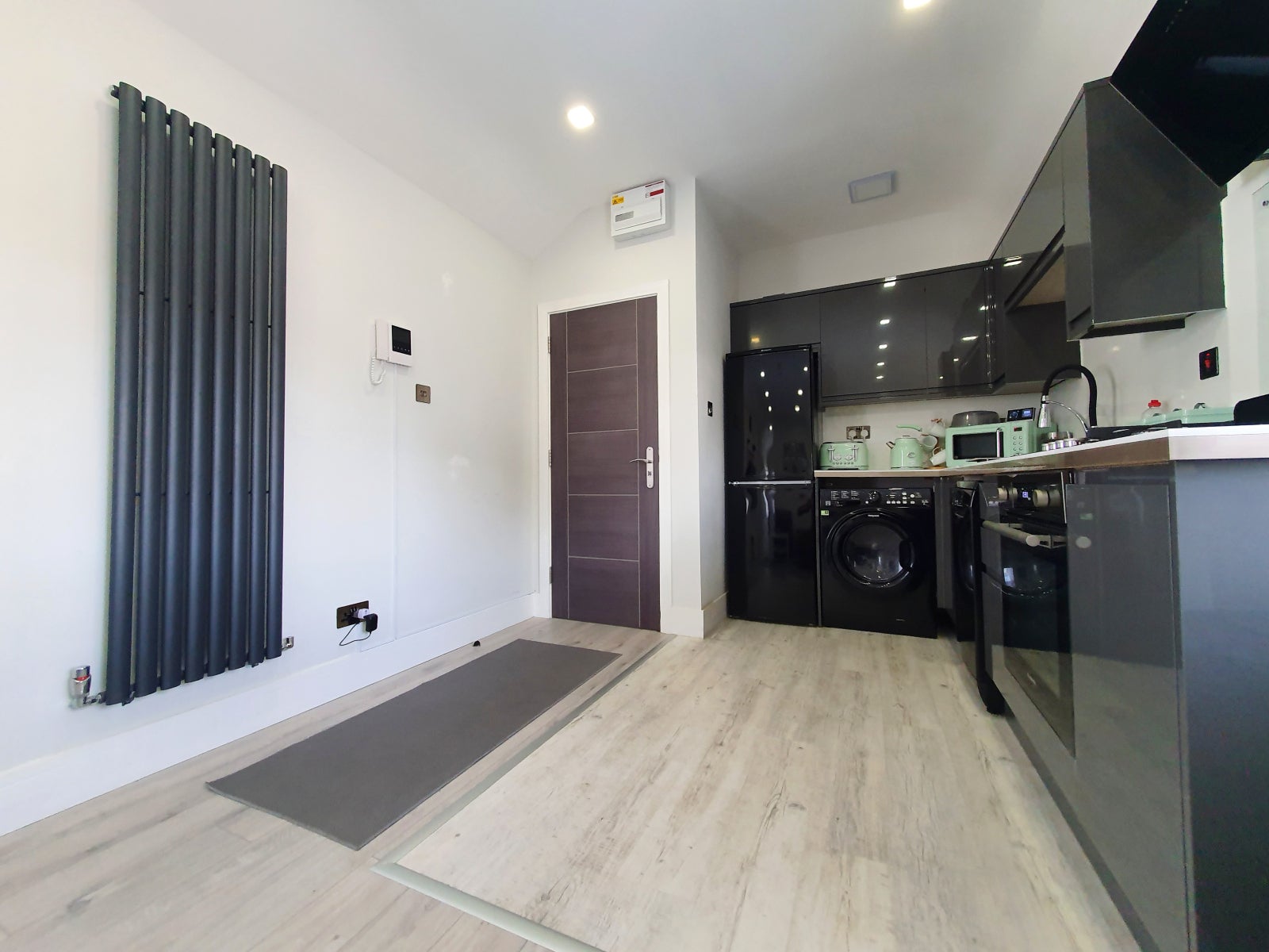 Flat Mackintosh Place in Cardiff
