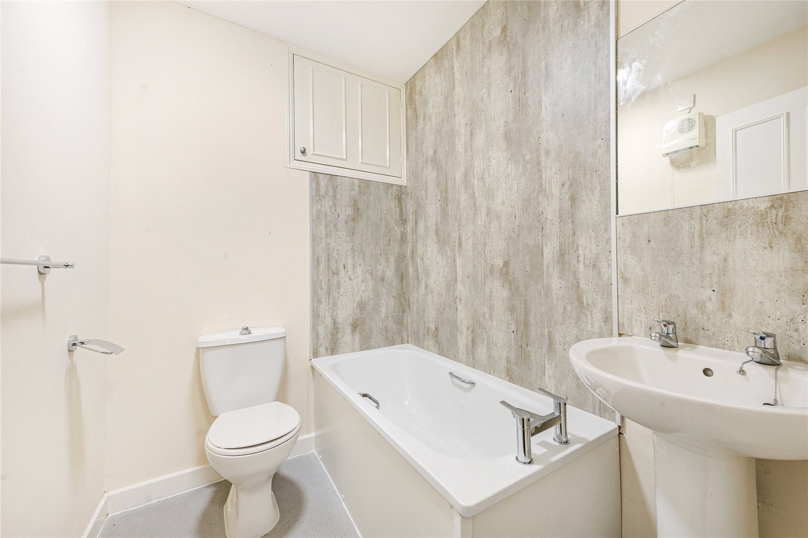 Flat Nevern Road in Greater London
