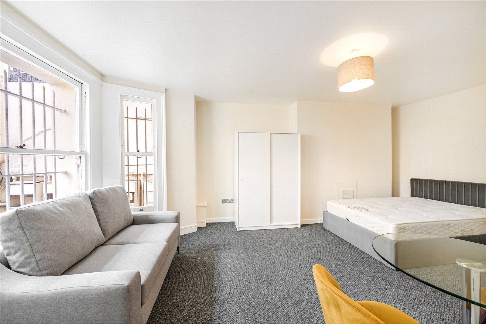 Flat Nevern Road in Greater London