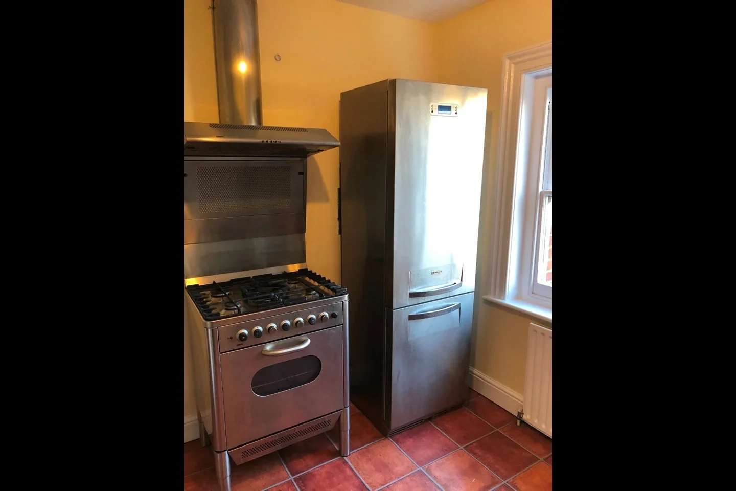Flat Savoy Mews in Greater London