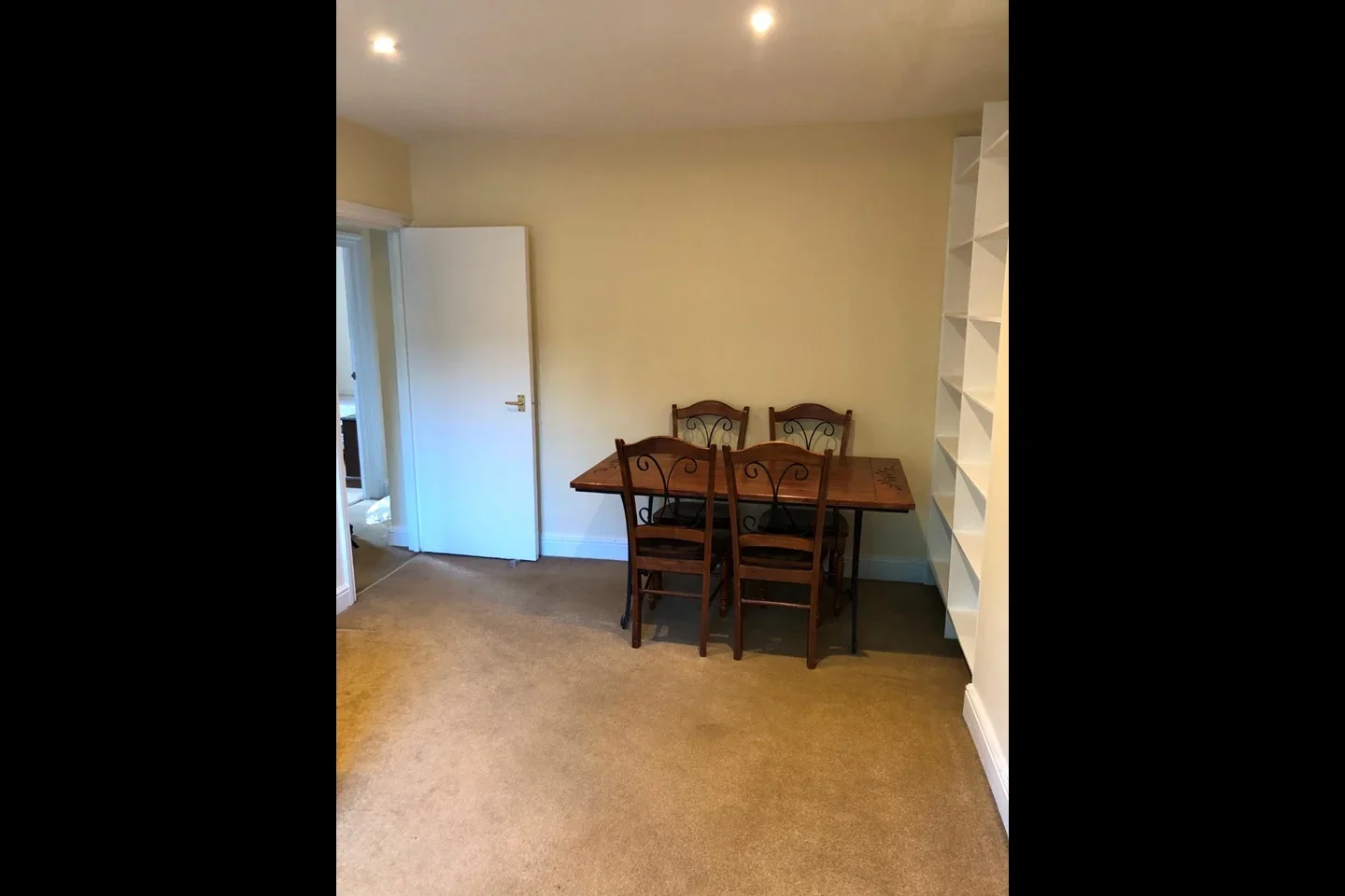 Flat Savoy Mews in Greater London