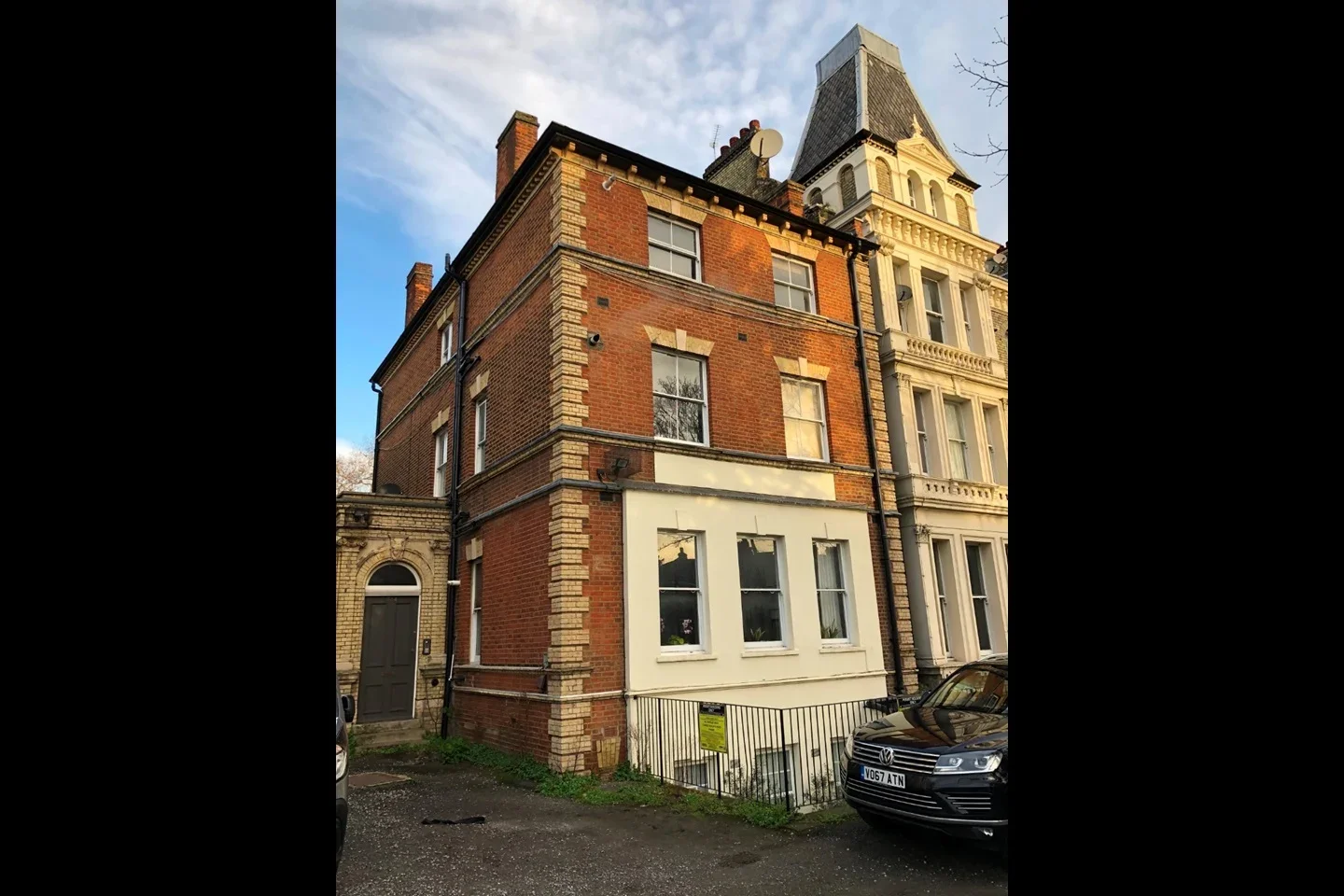 Flat Savoy Mews in Greater London