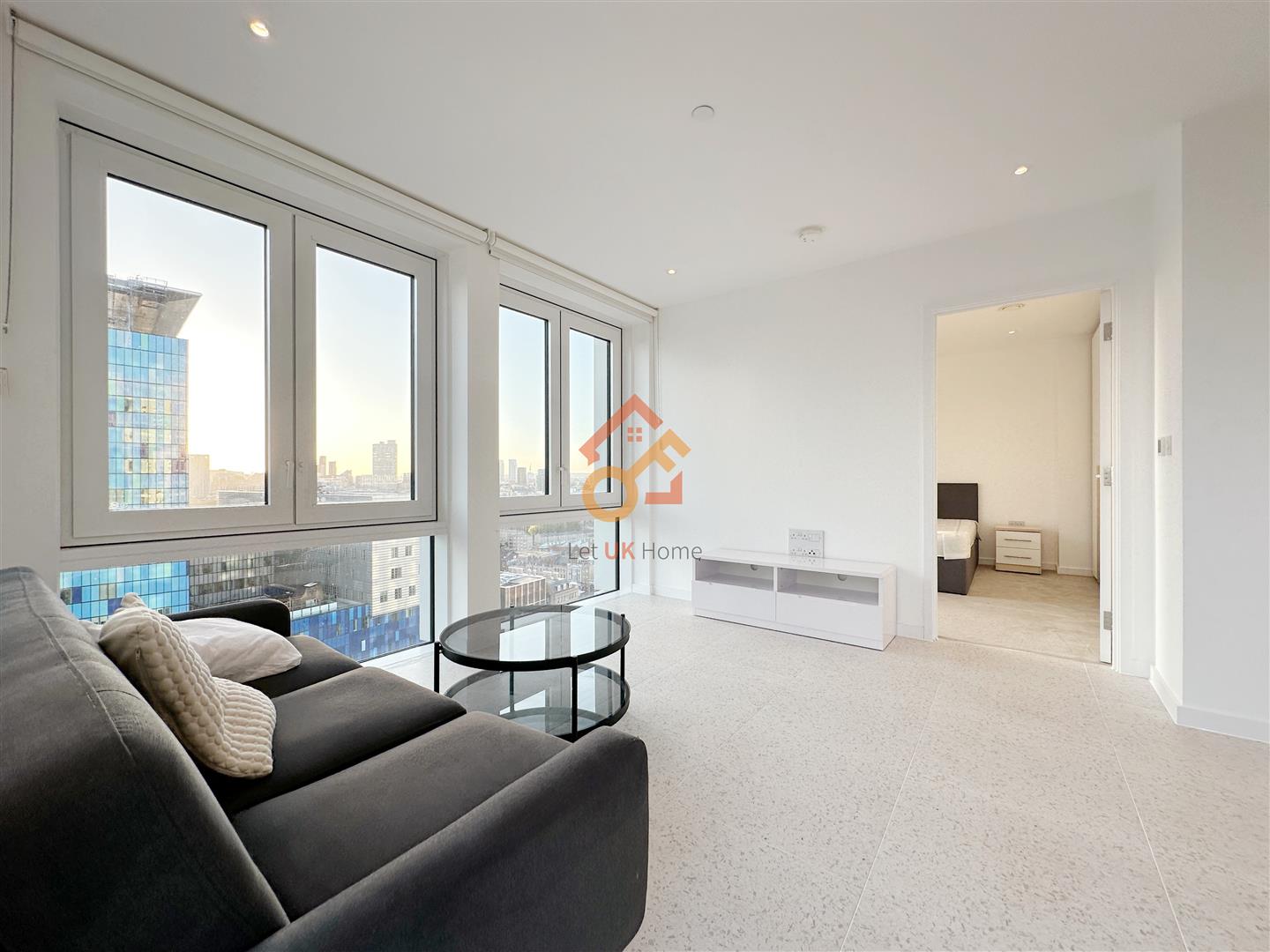 Flat Cendal Crescent in Greater London