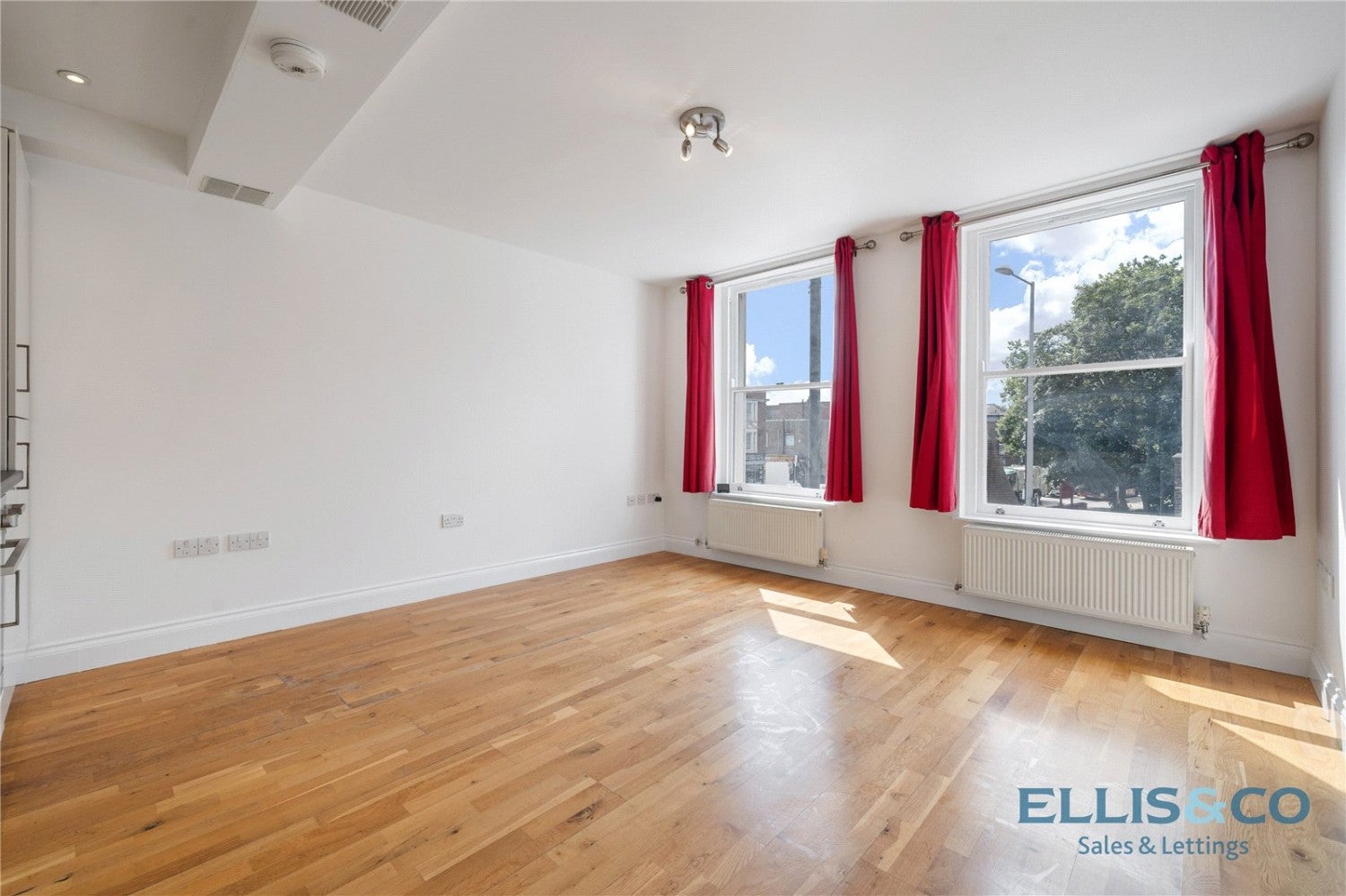Flat Philip Lane in Greater London