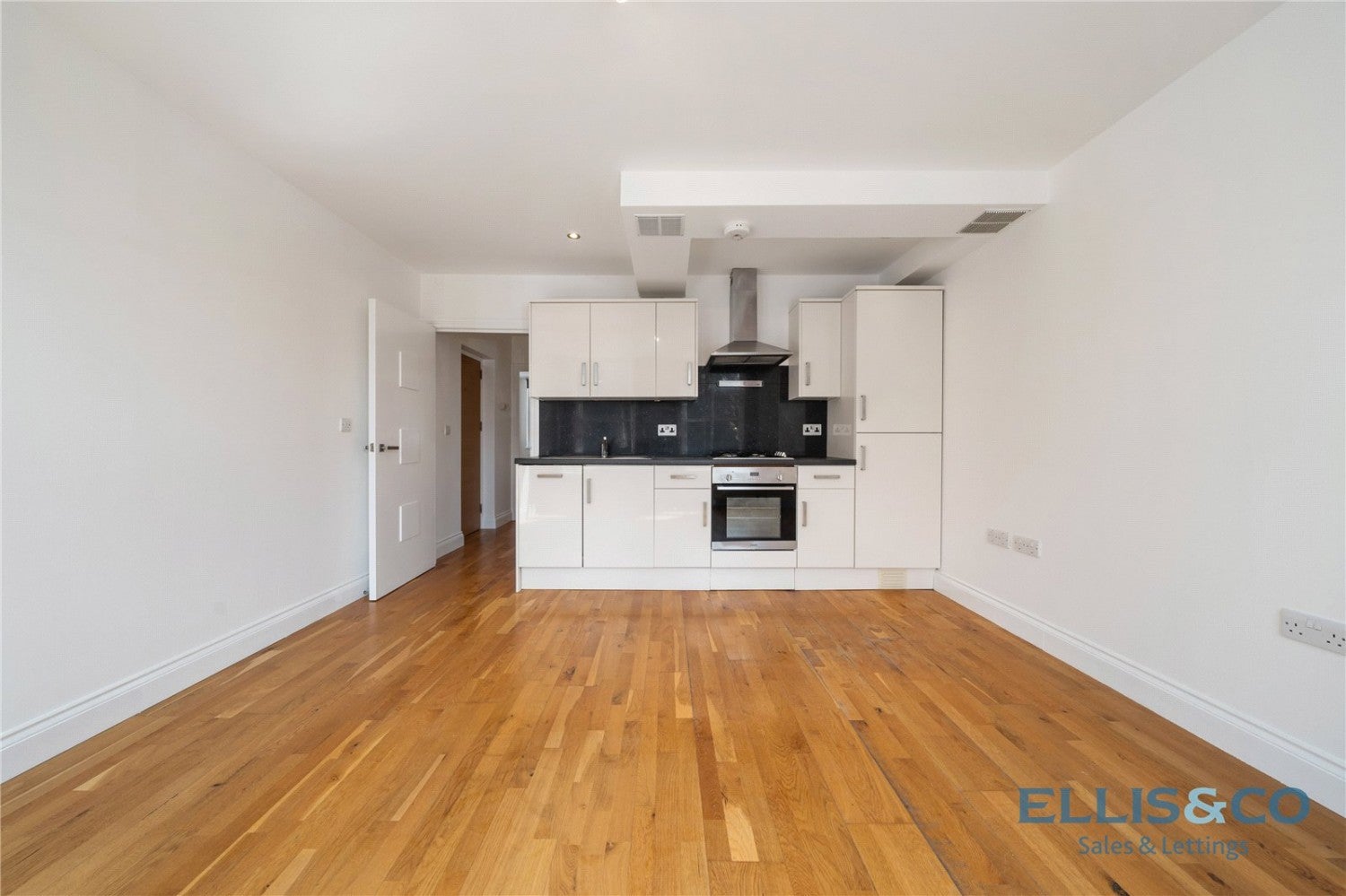 Flat Philip Lane in Greater London