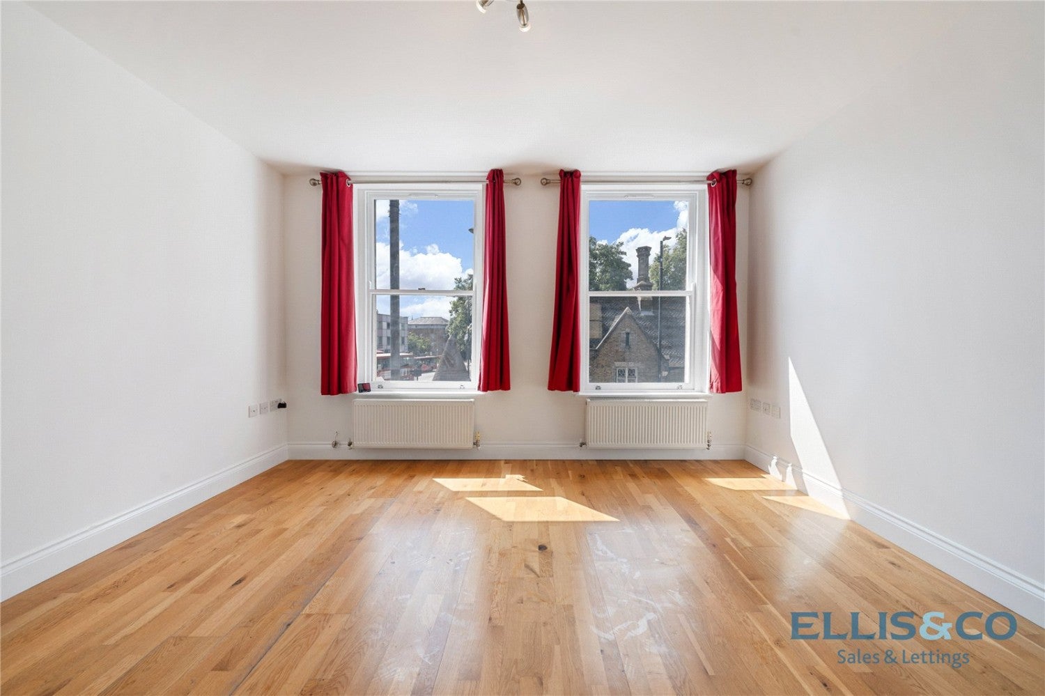 Flat Philip Lane in Greater London