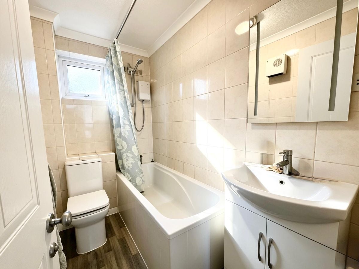 Flat Weald Road in Brentwood