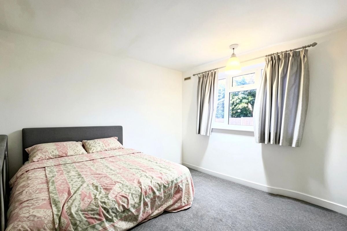 Flat Weald Road in Brentwood