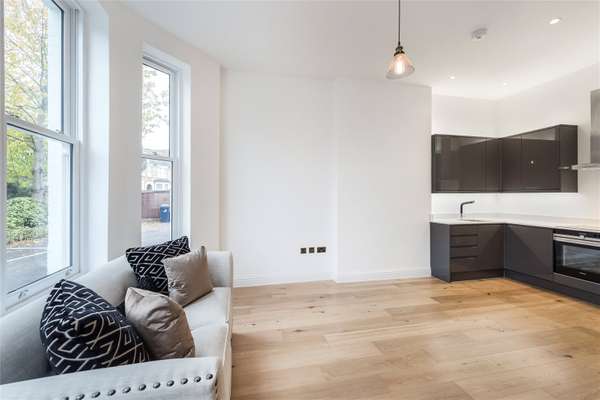 Flat Creffield Road in Greater London