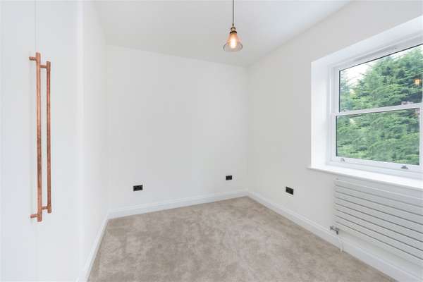 Flat Creffield Road in Greater London