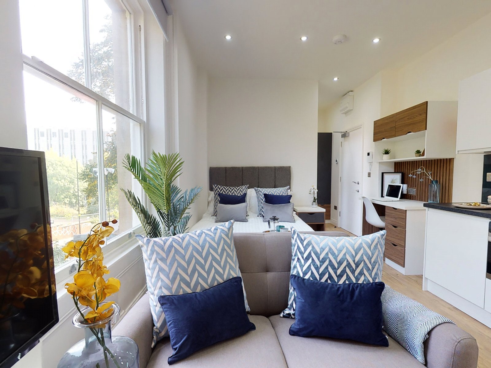 Flat Clarendon Road in Leeds