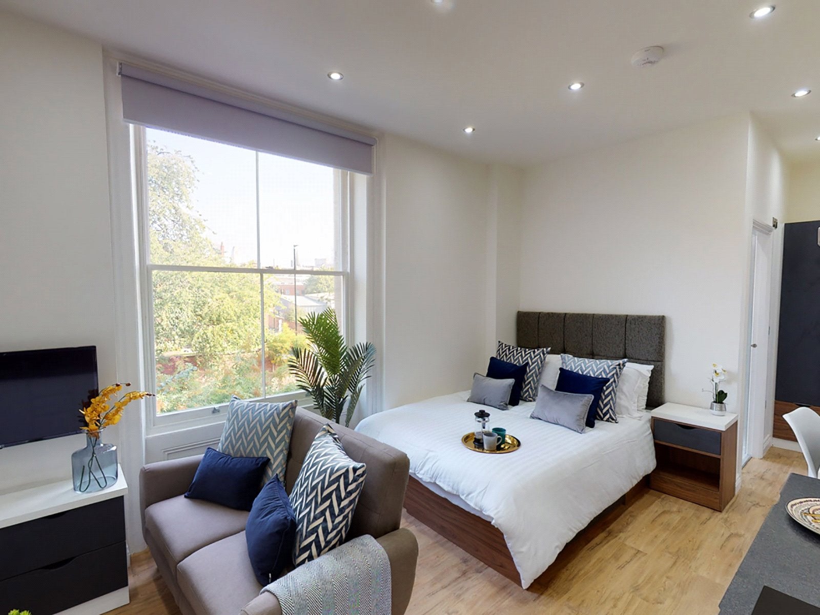 Flat Clarendon Road in Leeds