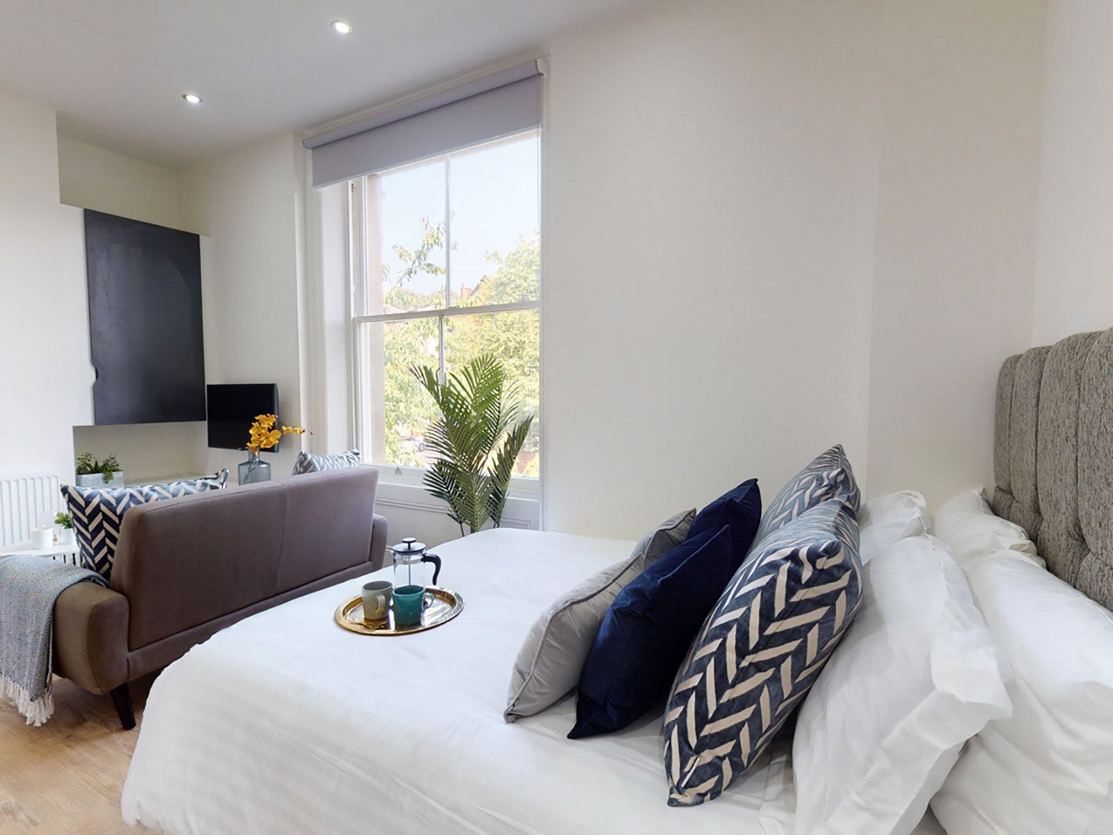 Flat Clarendon Road in Leeds