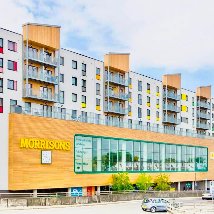 Flat Pinner Road in Greater London