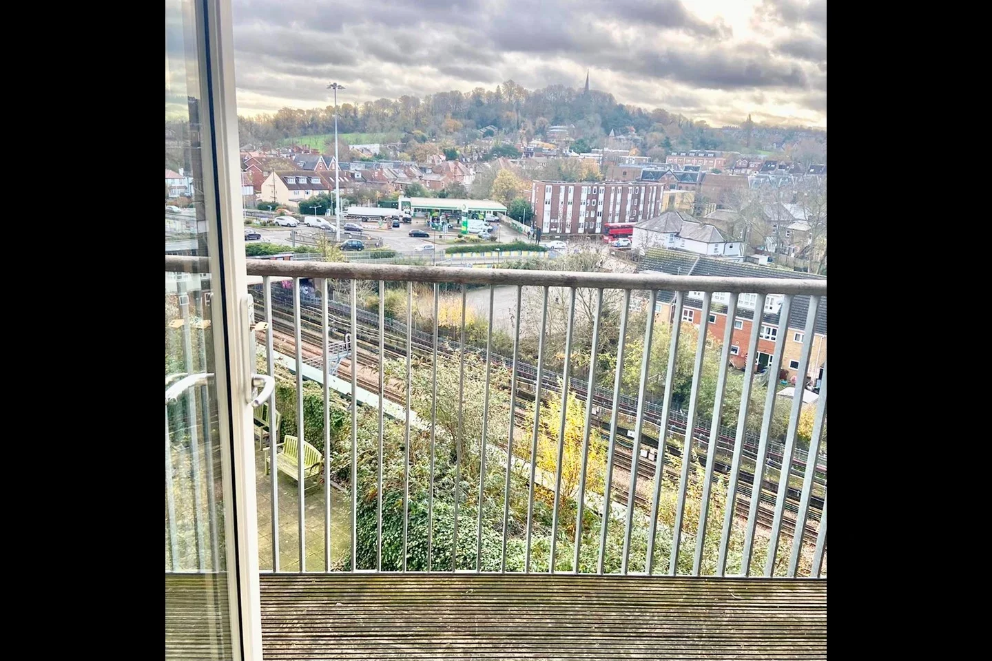 Flat Pinner Road in Greater London