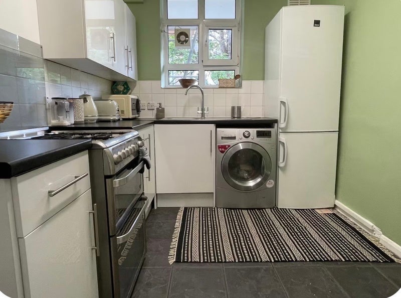 Room North End Road in Greater London