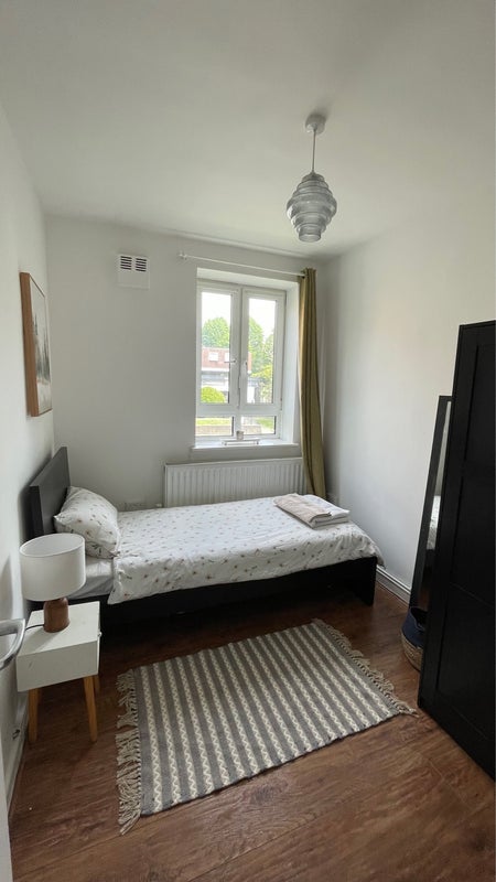 Room North End Road in Greater London
