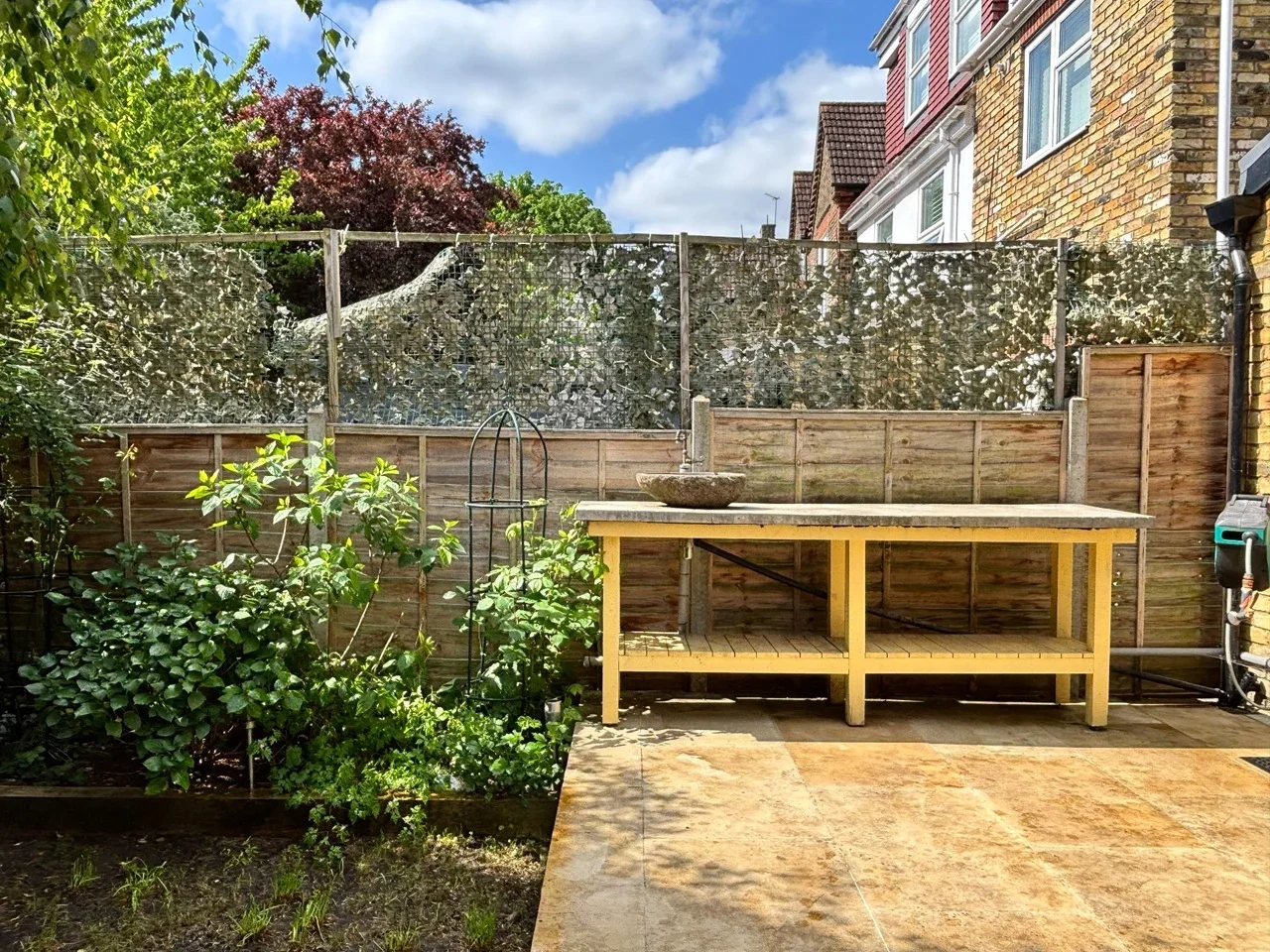 Flat Pentney Road in Greater London