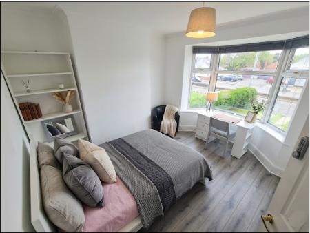 Room Reeves Avenue in Newcastle-under-Lyme