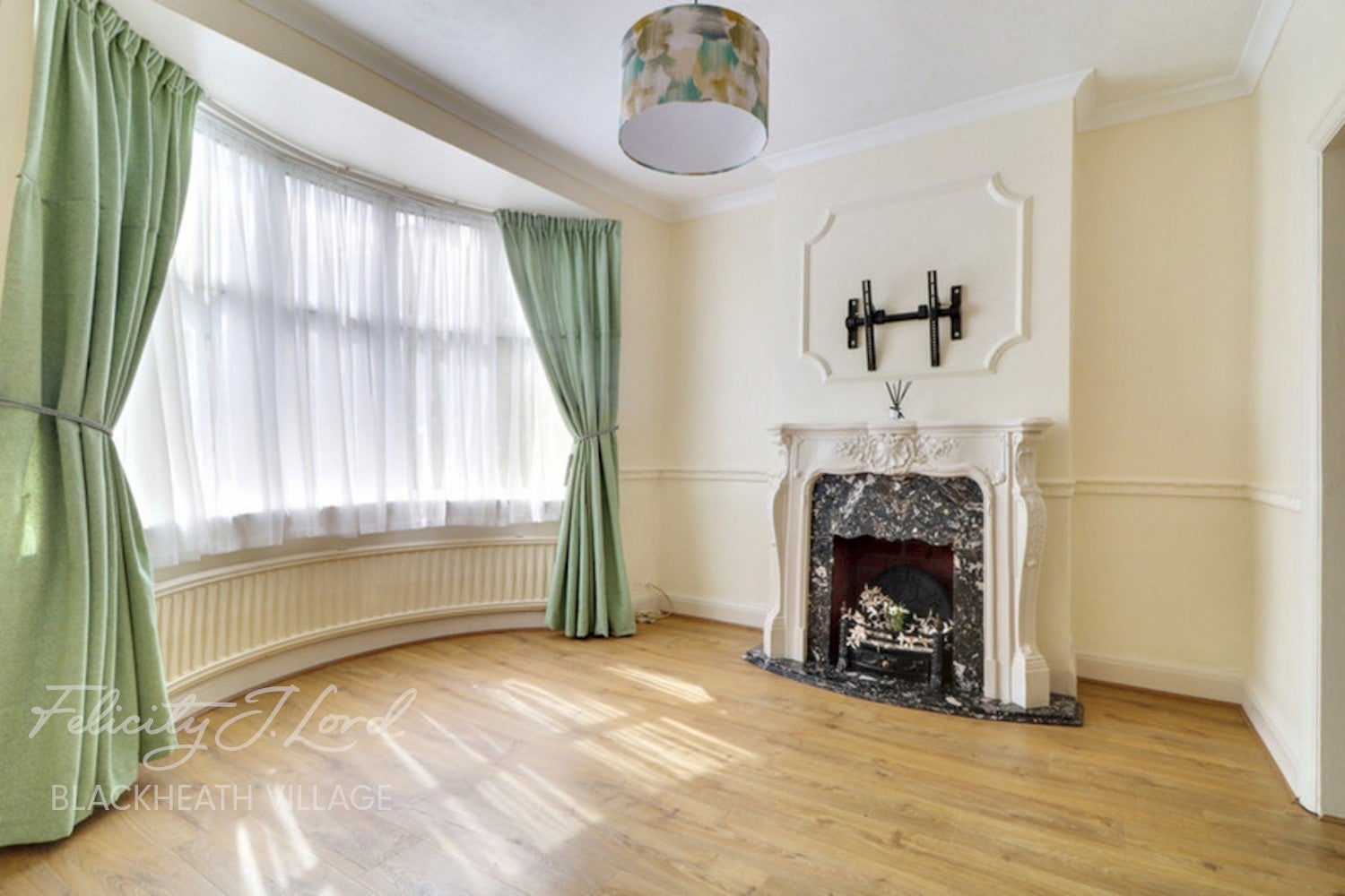 House Ankerdine Crescent in Greater London