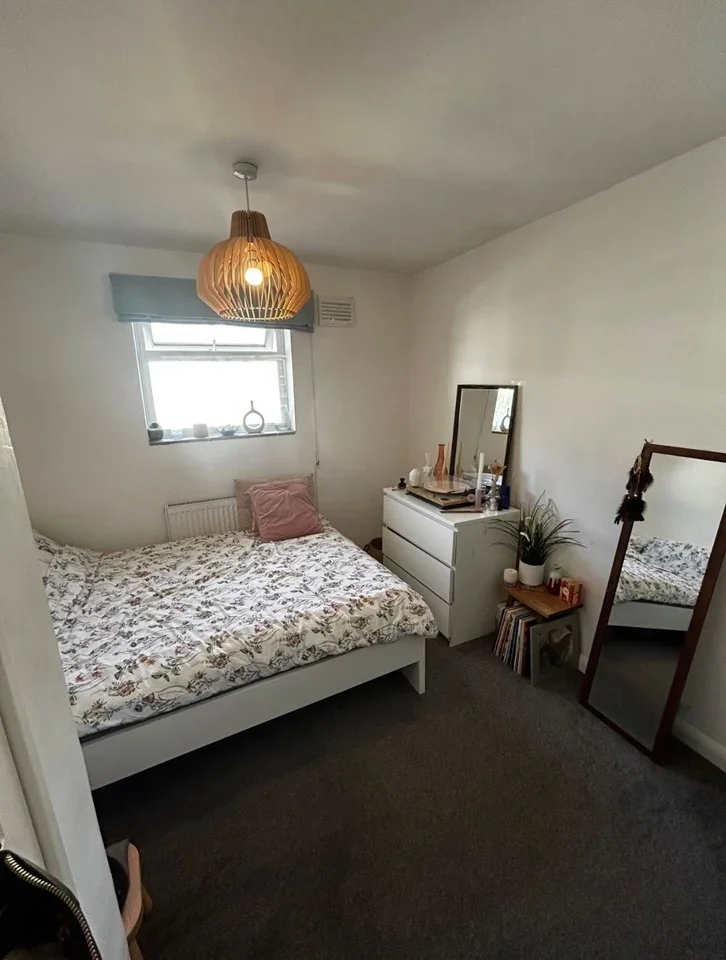 Room St Margaret's Road in Greater London
