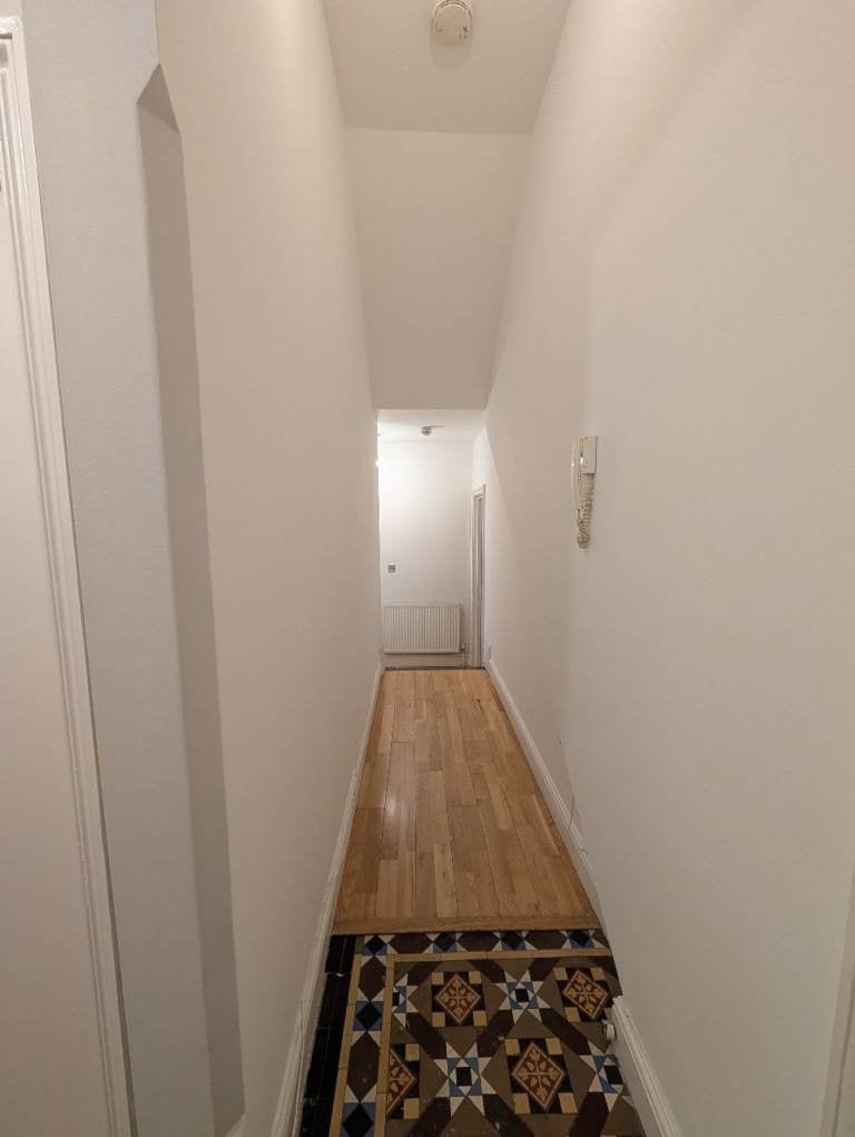 Flat Chichele Road in Greater London