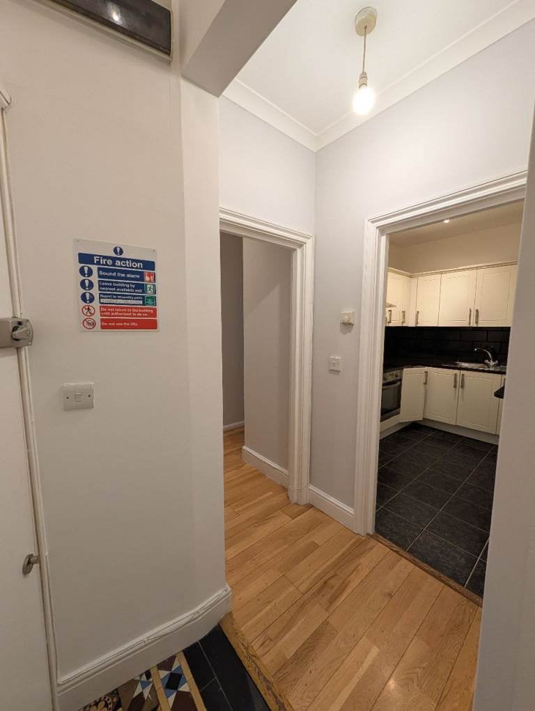 Flat Chichele Road in Greater London