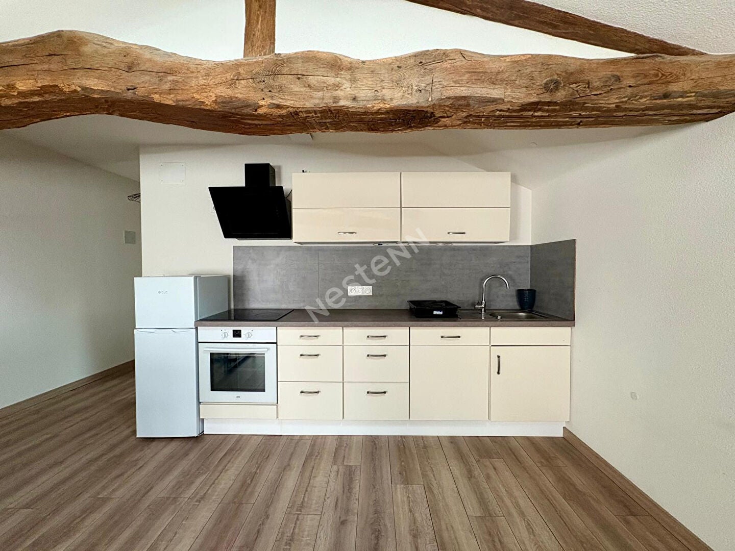 Flat Rue Centrale in Varennes-Saint-Sauveur
