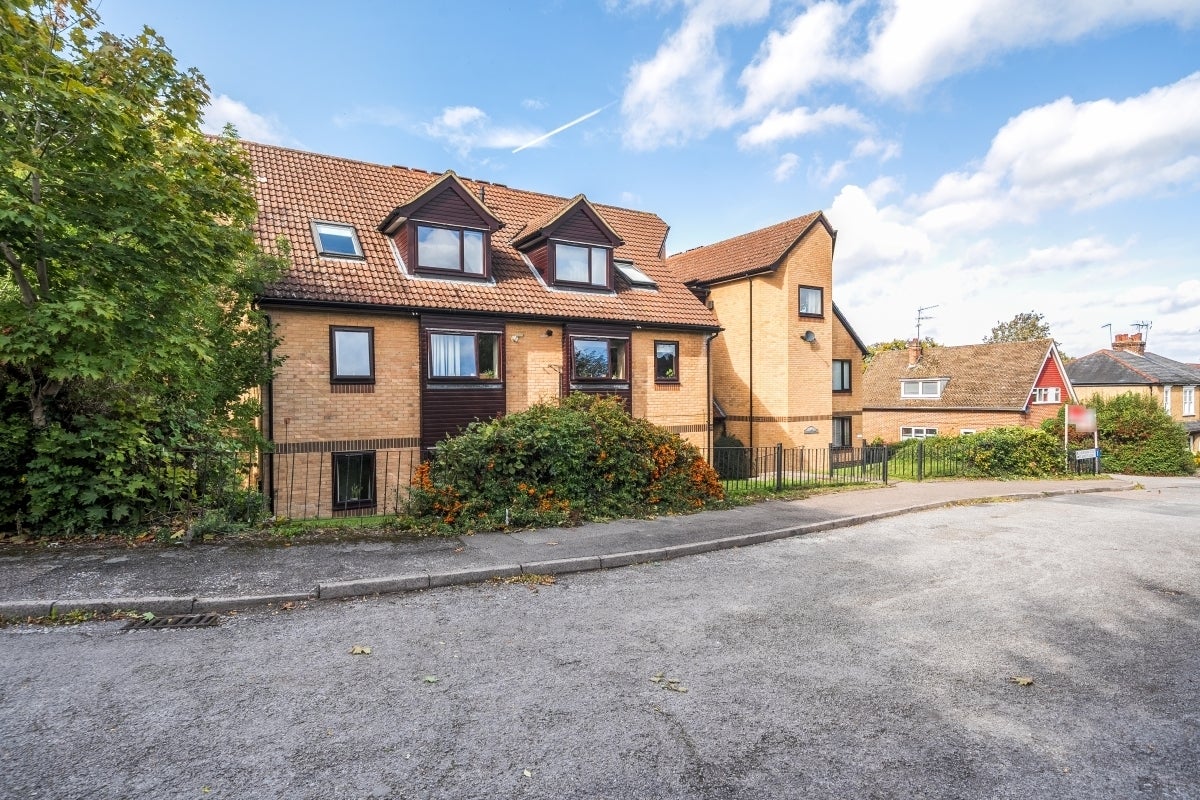 Flat Clarendon Court in St Albans