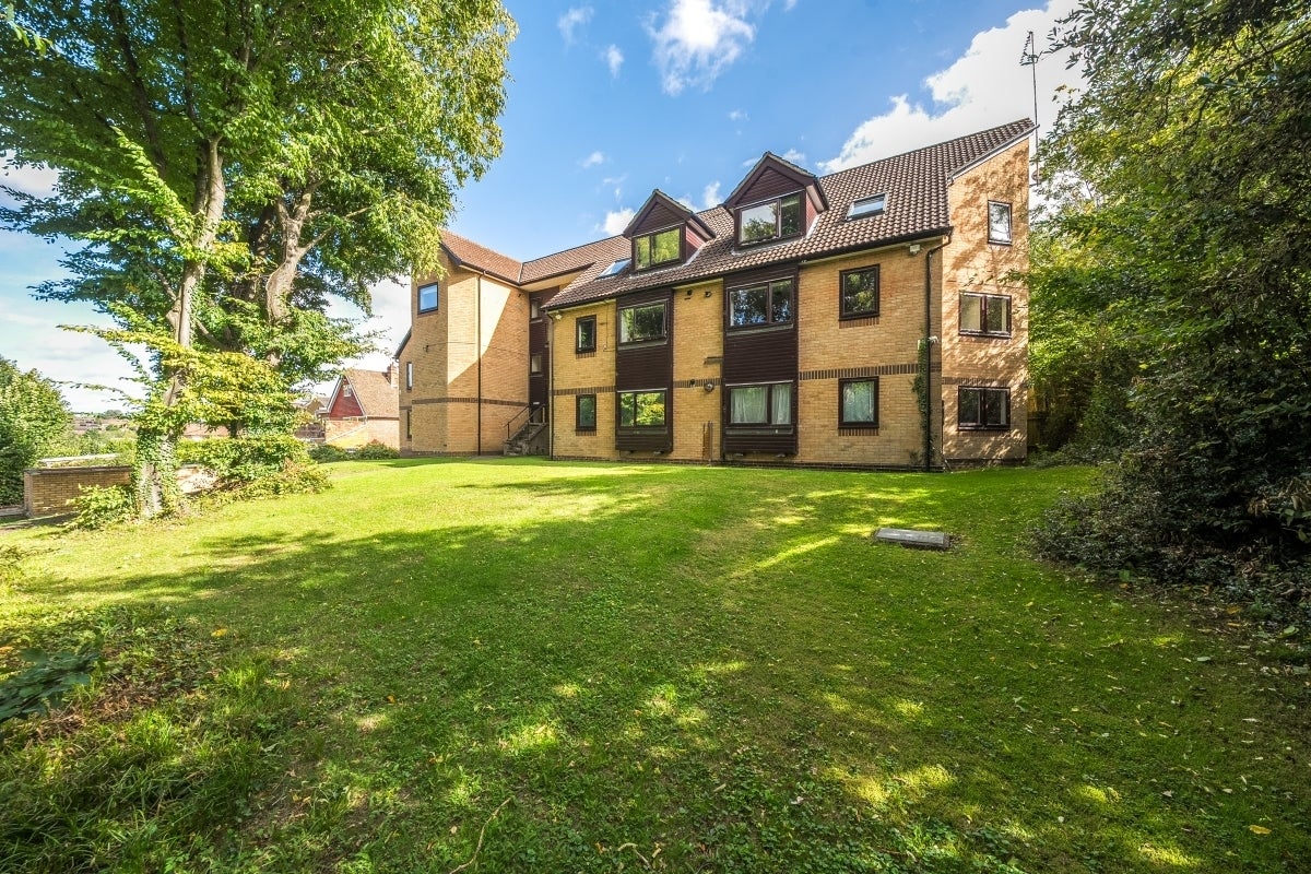 Flat Clarendon Court in St Albans