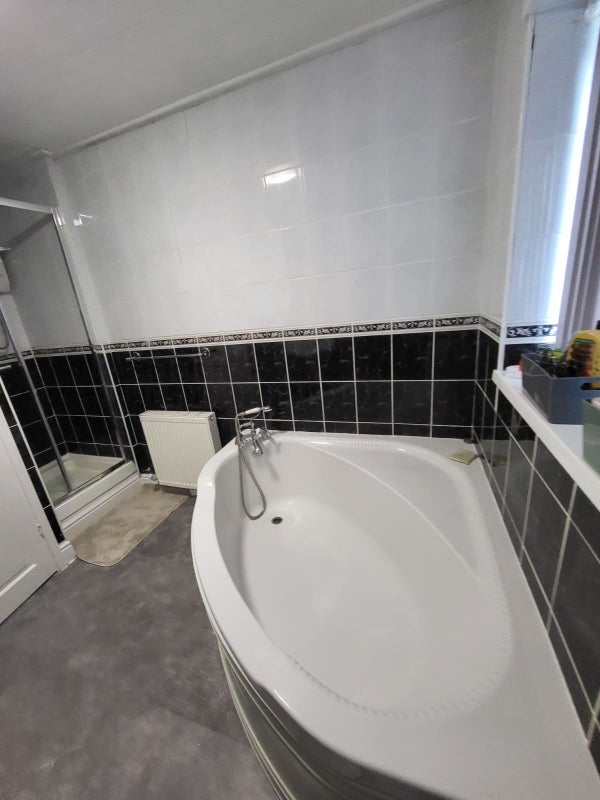 Room Hayes Avenue in Prescot