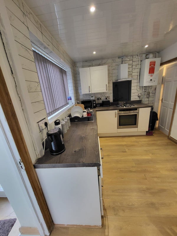 Room Hayes Avenue in Prescot