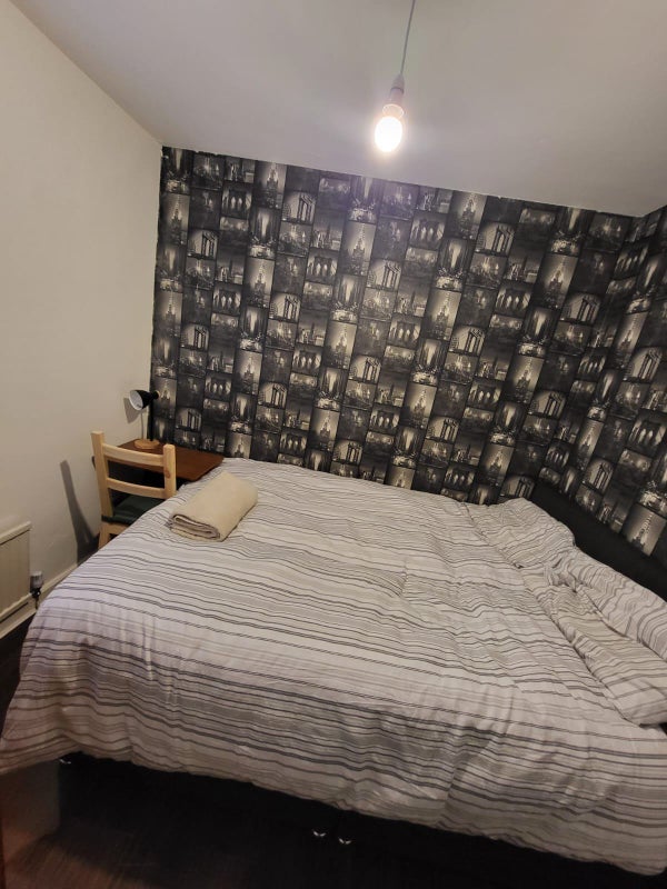 Room Hayes Avenue in Prescot