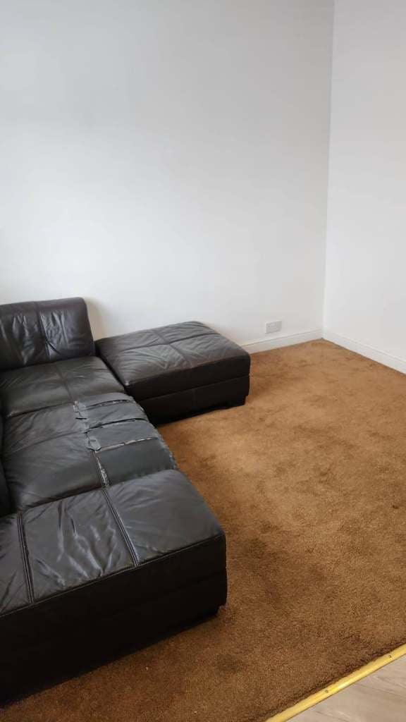 Flat Atherton Road in Greater London