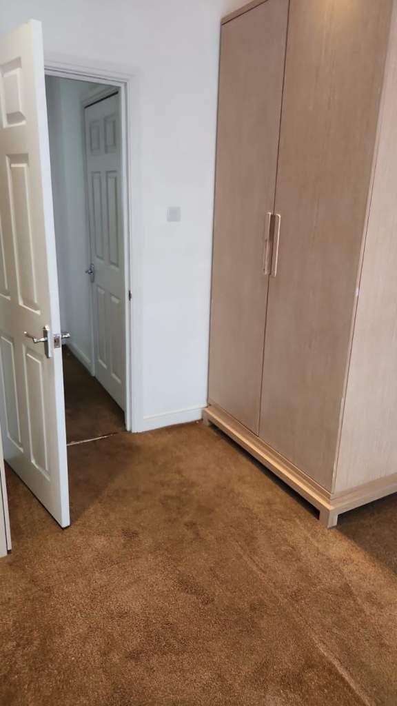 Flat Atherton Road in Greater London
