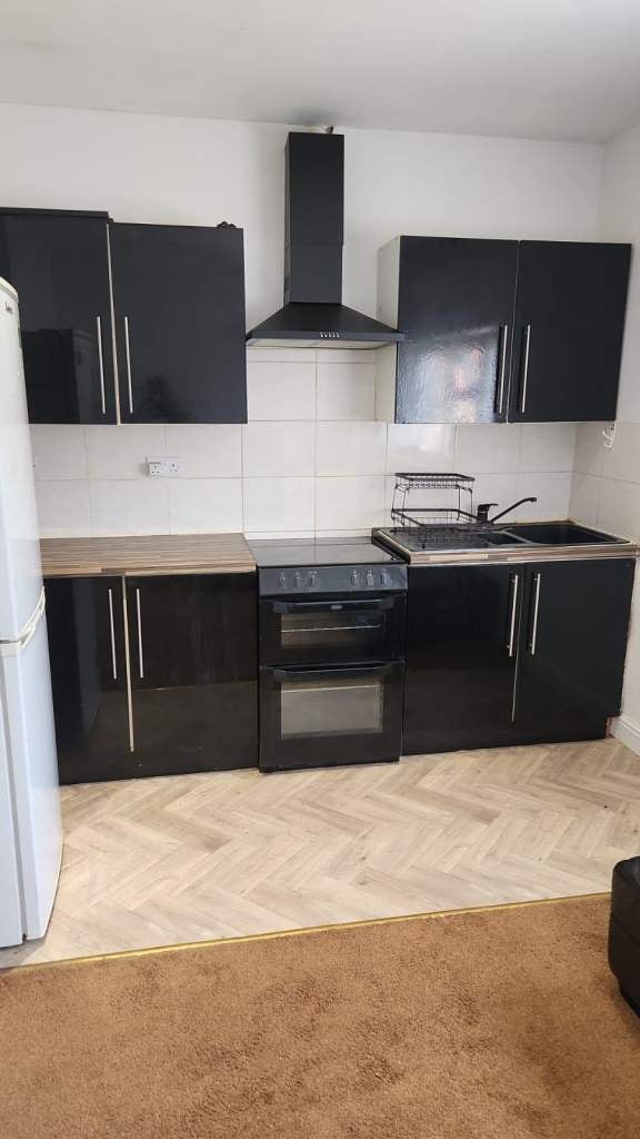 Flat Atherton Road in Greater London