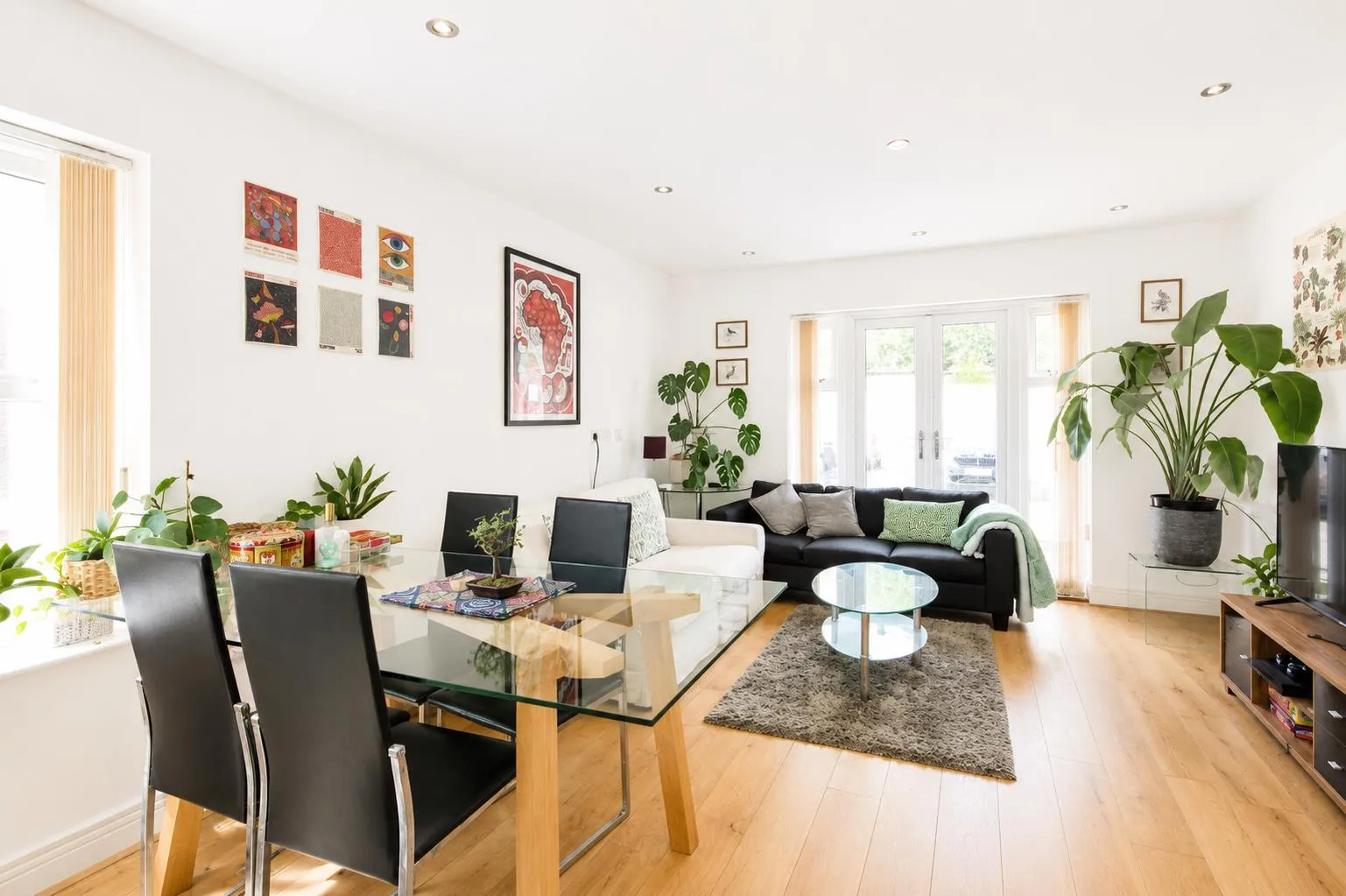 Flat Gillis Square in Greater London