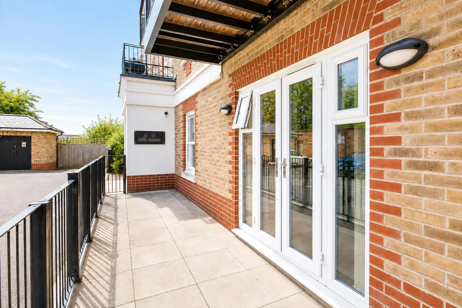 Flat Gillis Square in Greater London