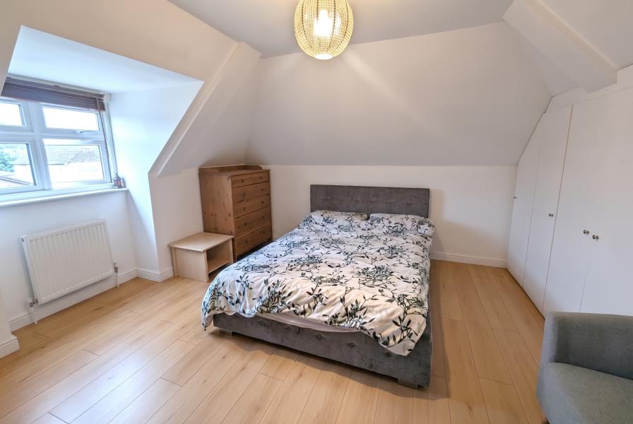 Flat Goldsworth Road in Woking