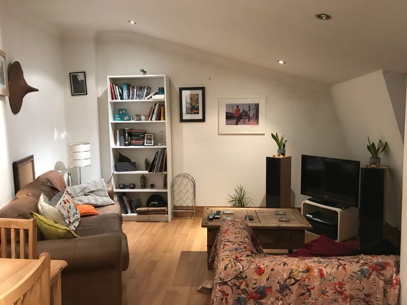Flat Kentish Town Road in Greater London