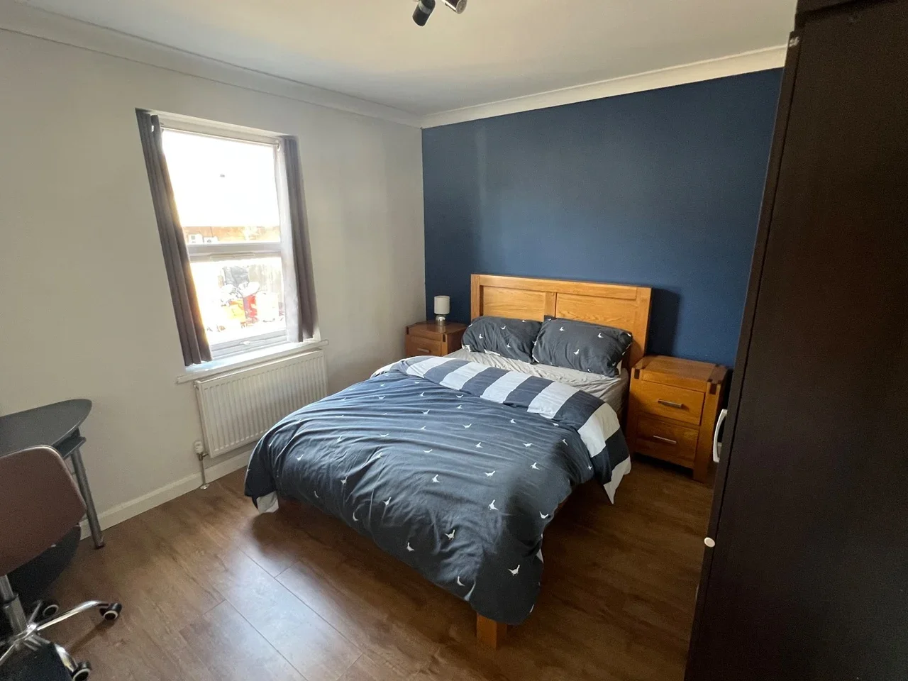 Room Grove Road in Greater London