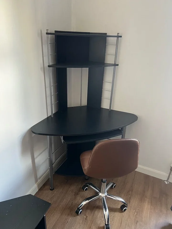 Room Grove Road in Greater London