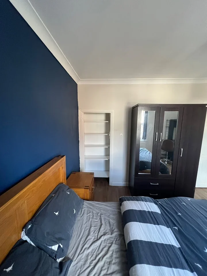 Room Grove Road in Greater London