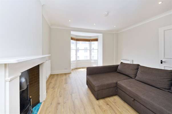 Flat Gloucester Terrace in City of Westminster