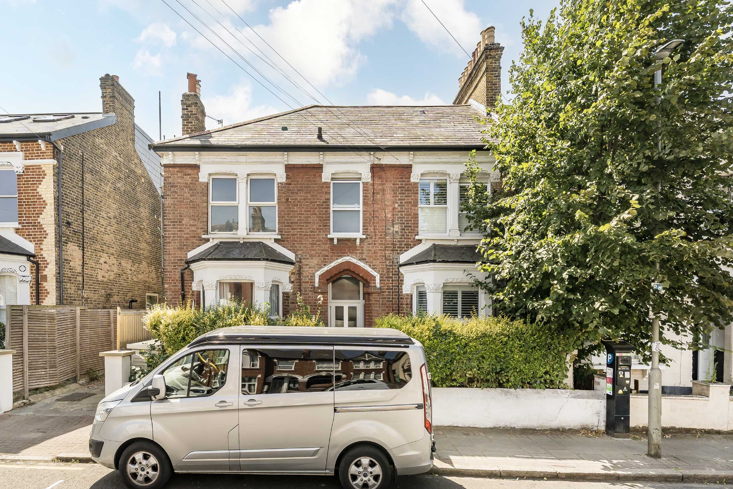 Flat Longley Road in Greater London